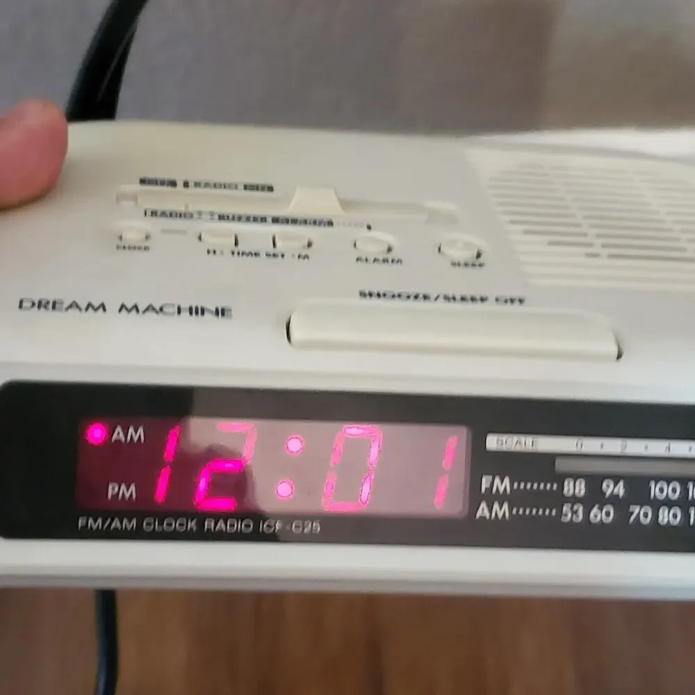 Vintage Sony Dream Machine AM/FM Clock Radio ICF-C25 Retro Cream White Tested